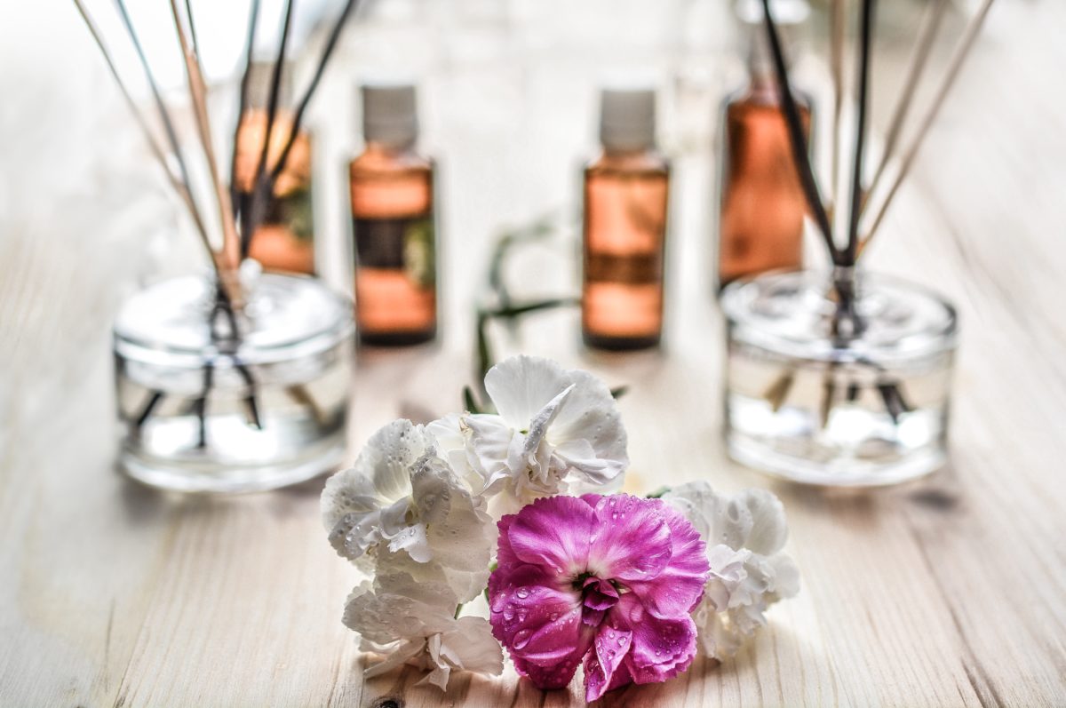 12-scents-to-elevate-mood-and-productivity-in-the-workplace